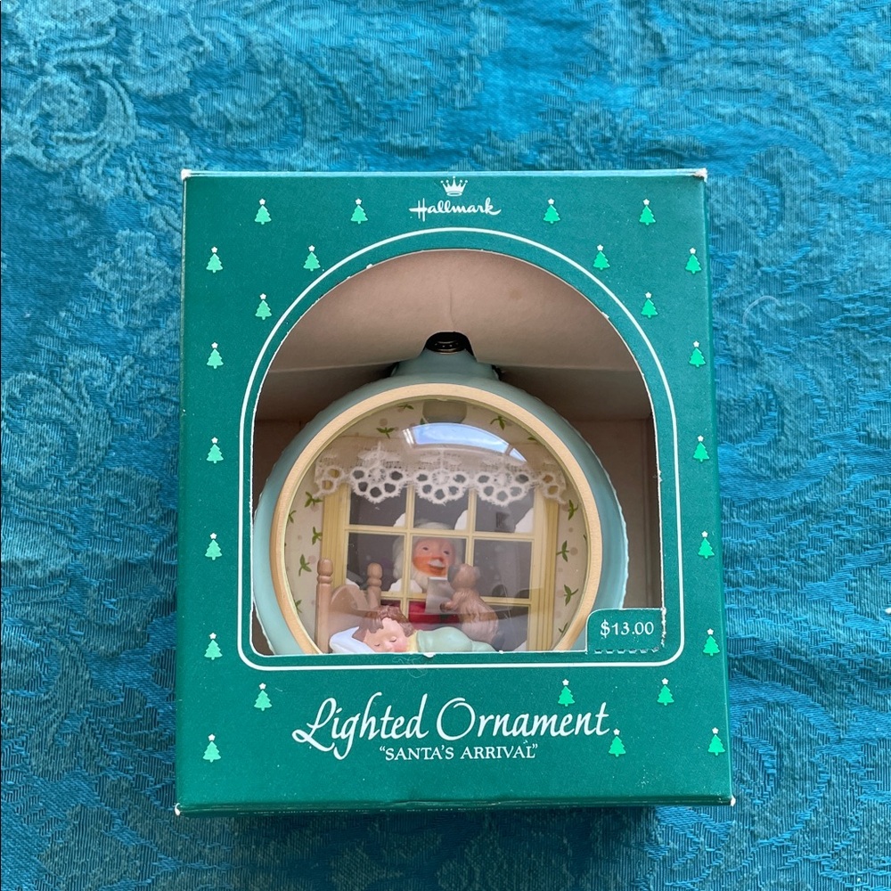 Hallmark Lighted Ornament - Santa's Arrival in Cream and Blue